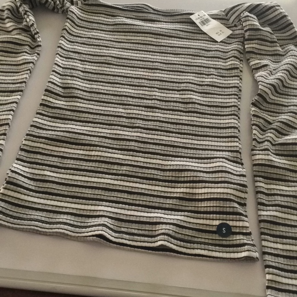 Hollister top